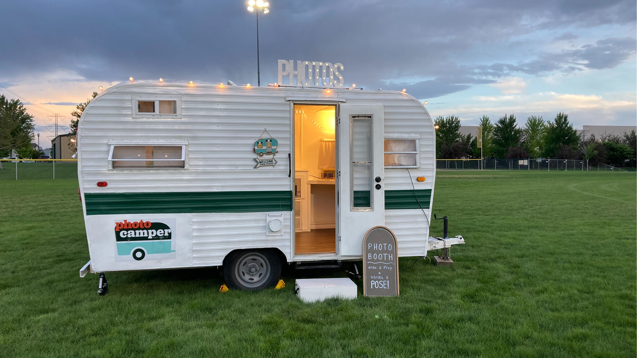 Photo Camper Outside